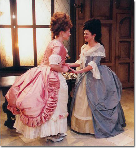 She Stoops to Conquer